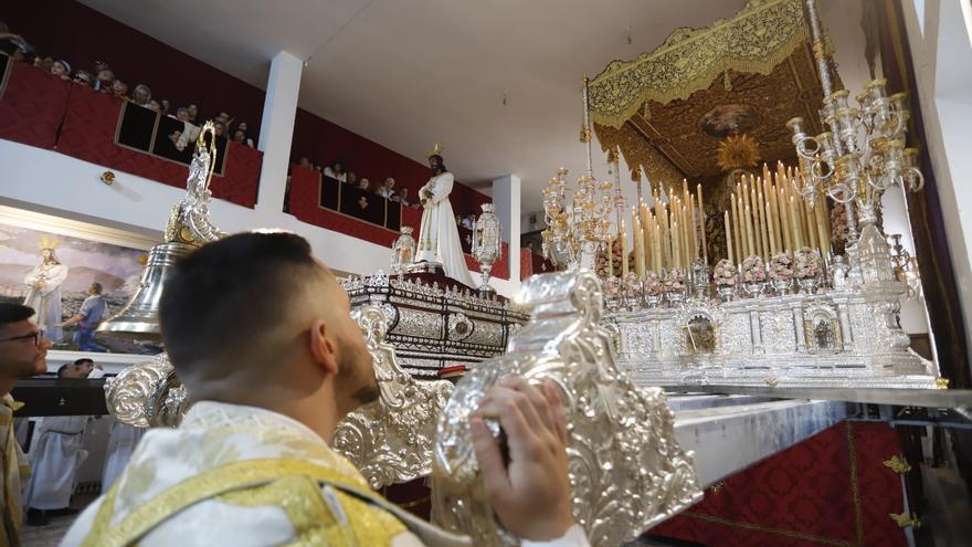 Así ha sido la salida de María Santísima de la Trinidad Coronada y del Glorioso Apóstol Santiago