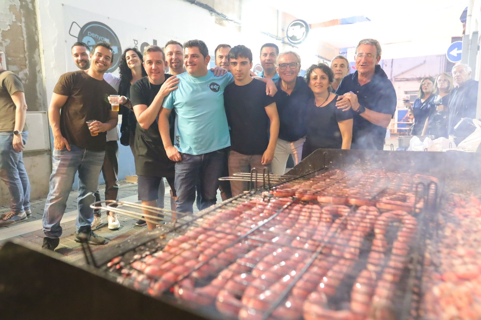 FOTOGALERÍA I Las imágenes de la Nit de la Xulla y del encuentro de elaboración de allioli de las fiestas de Vila-real