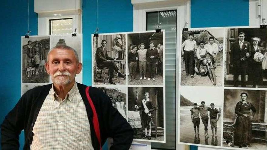 Víctor González, ayer, ante una foto de su abuelo Víctor de San Juan, ayer, en el Centro de Integración Rural del Monte Areo.