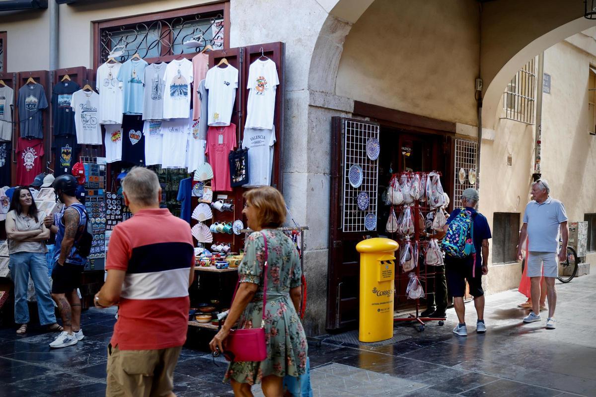 La industria del 'souvenir' en València al calor del 'boom' turístico