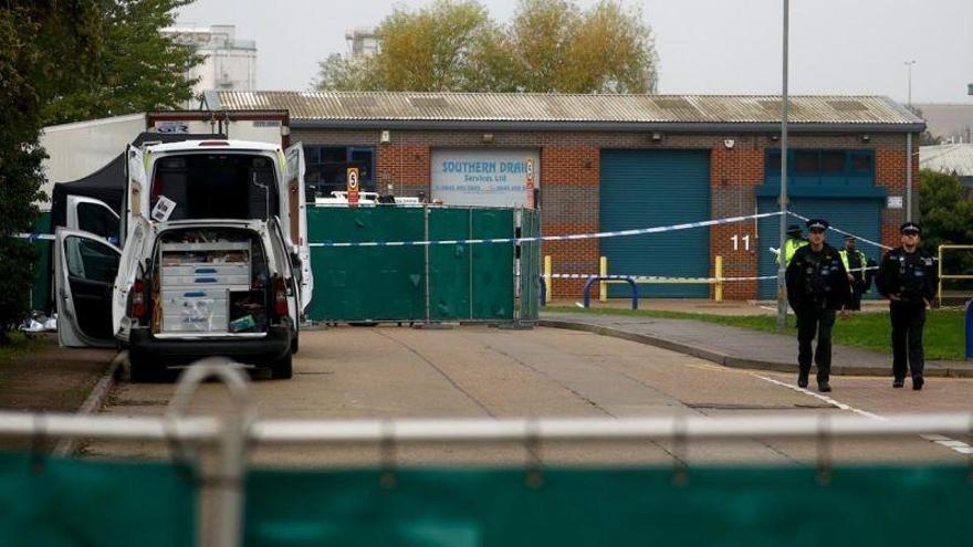 Hallados los cadáveres de 39 inmigrantes en un camión cerca de Londres