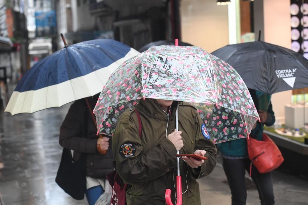 Viento y lluvia en A Coruña, en alerta naranja
