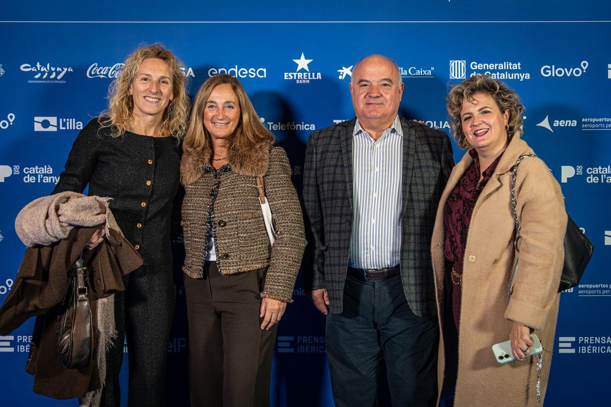 En el centro, Patricia Prats y Sergio Plaza, de Monday Meeting, con Elsa Rodríguez y Carmen Gómez de publicidad de Prensa Ibérica.