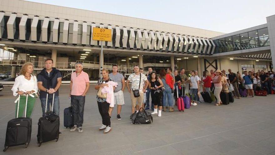 Turismo e industria de Castellón, contra la cuarentena a viajeros del extranjero