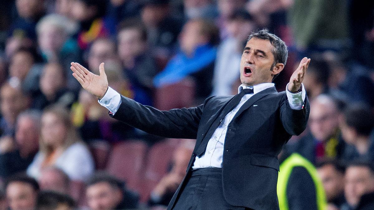 Ernest Valverde se queja en el Barça-Borussia Dortmund de la Champions en el 2019.