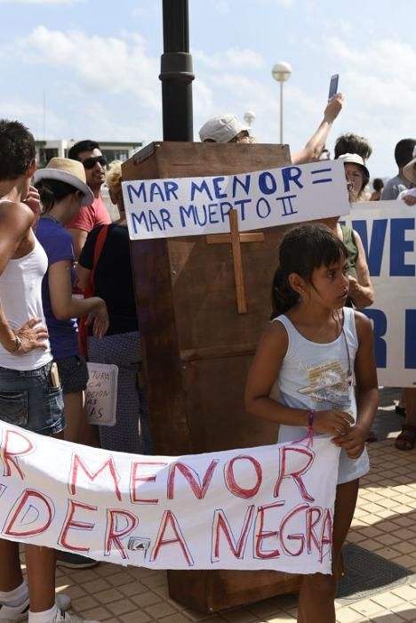 Protestas por el estado del Mar Menor en Los Nieto