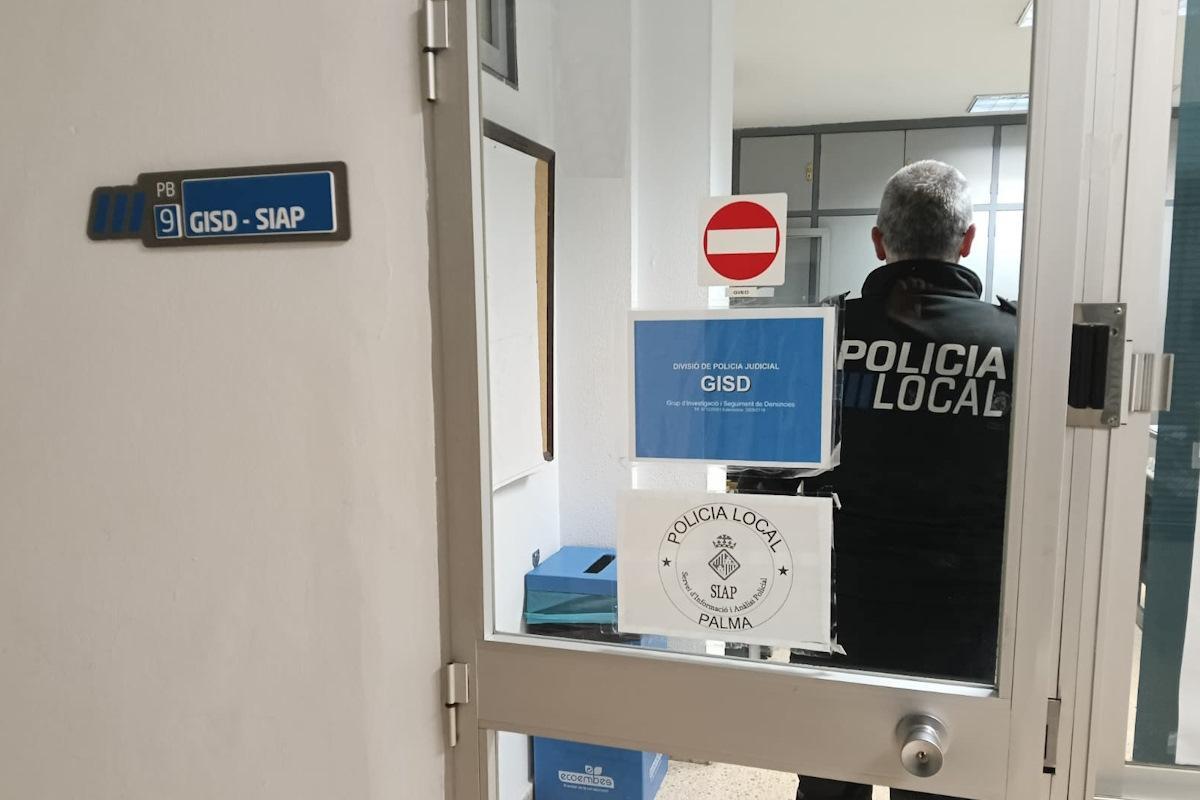 Agentes del Grupo de Seguimiento de Denuncias (GSD) de la Policía Local de Palma