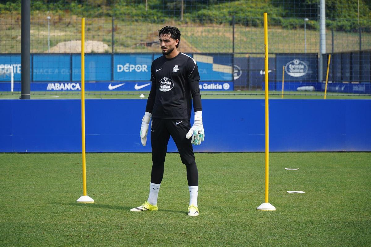El Deportivo regresa al trabajo en Abegondo: primeras imágenes sobre el césped con los nuevos fichajes