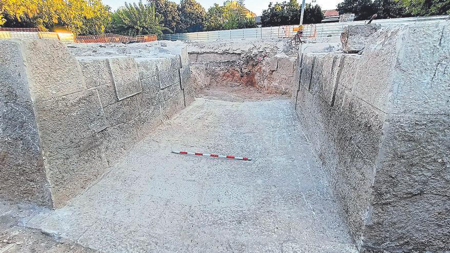 Los arqueólogos atribuyen los sillares de Carcaixent a un viejo puente del Trenet