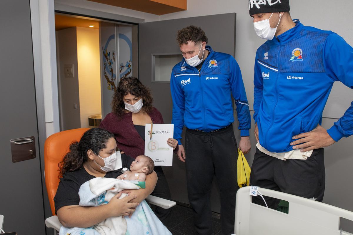 Loic Menuge y Pedro Bombino, durante la visita de hoy.