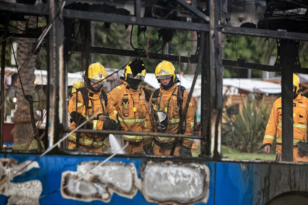 Se incendia un autobús de la EMT en pleno Paseo Sagrera de Palma