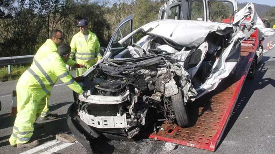 Imágenes de un accidente mortal en el Corredor de O Morrazo. // S. Álvarez