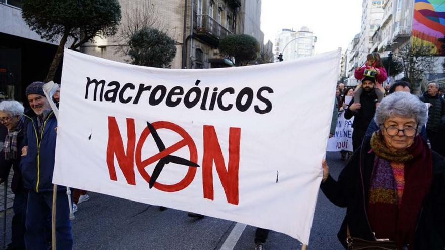 Una de las pancartas mostradas en la marcha de ayer en Vigo. |  // J. V.