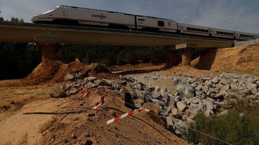 La nueva estructura del viaducto del AVE en Valderrey permite derribar los puentes
