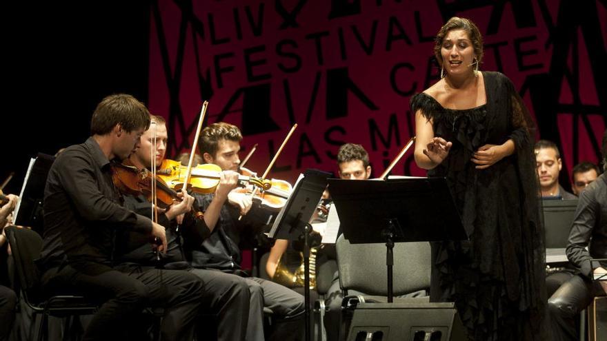 Estrella Morente, durante un breve recital de cante tradicional en su actuación en la última gala de la 54 edición del Festival del Cante de las Minas