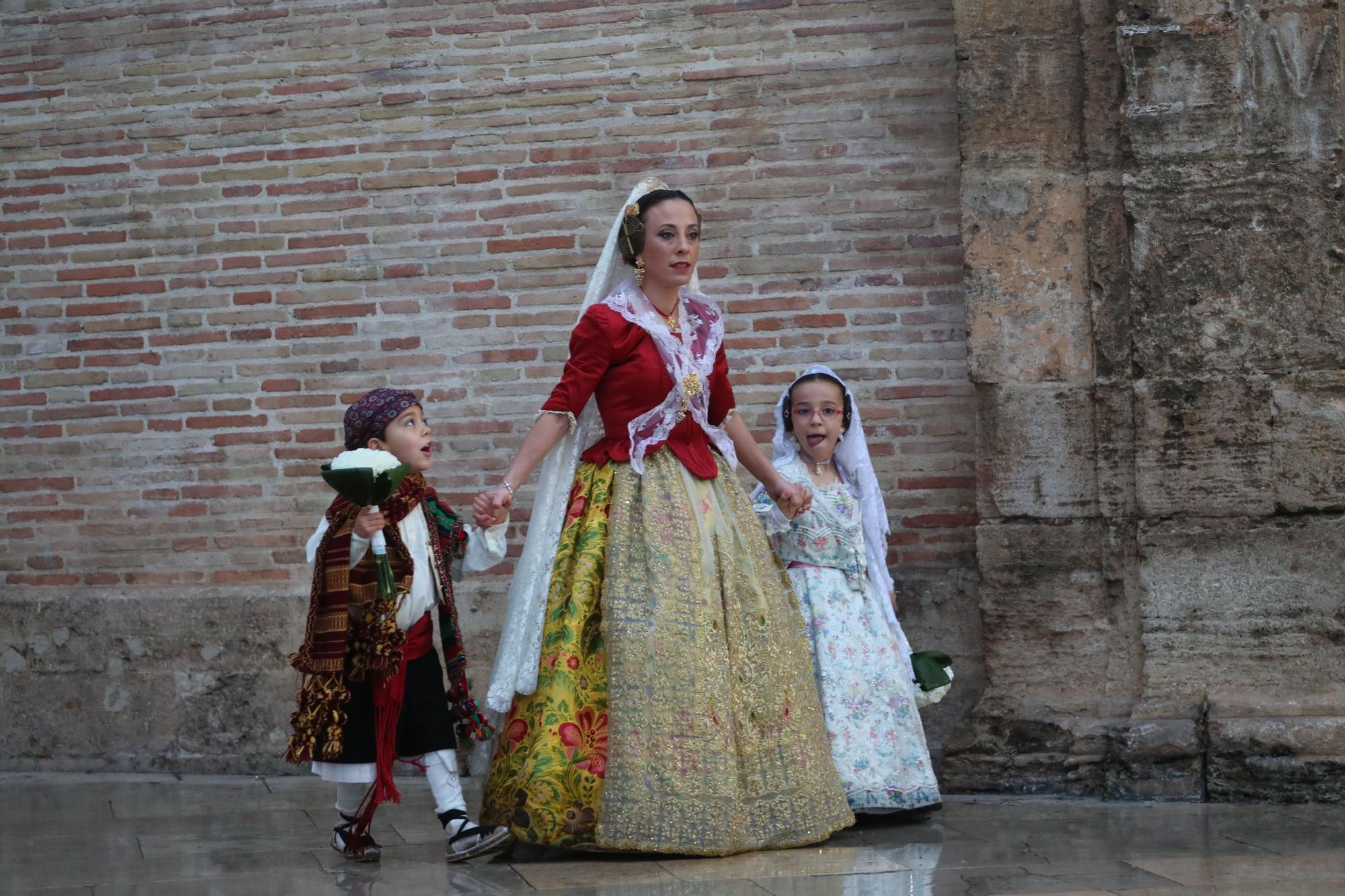 Búscate en el primer día de ofrenda por la calle de la Paz (entre las 18:00 a las 19:00 horas)