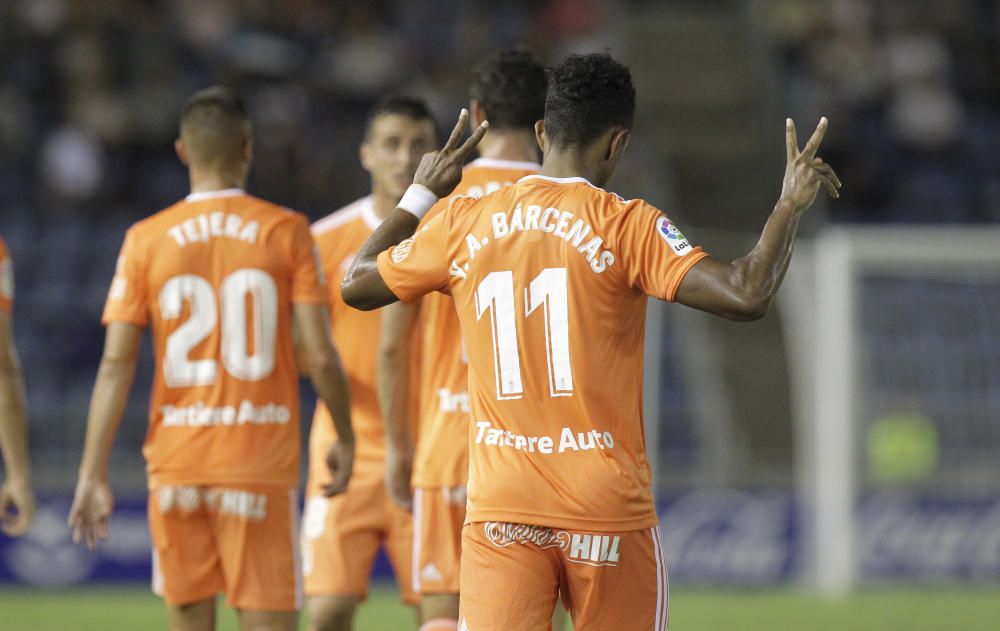 El partido entre el Tenerife y el Real Oviedo, en imágenes