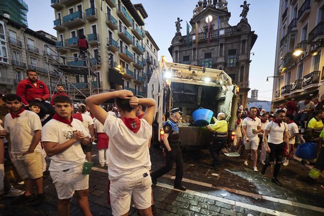 Cuarto encierro de S (152413864).jpg