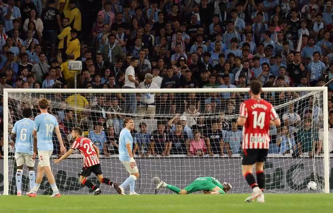 El Celta dilapida en casa lo que gana fuera