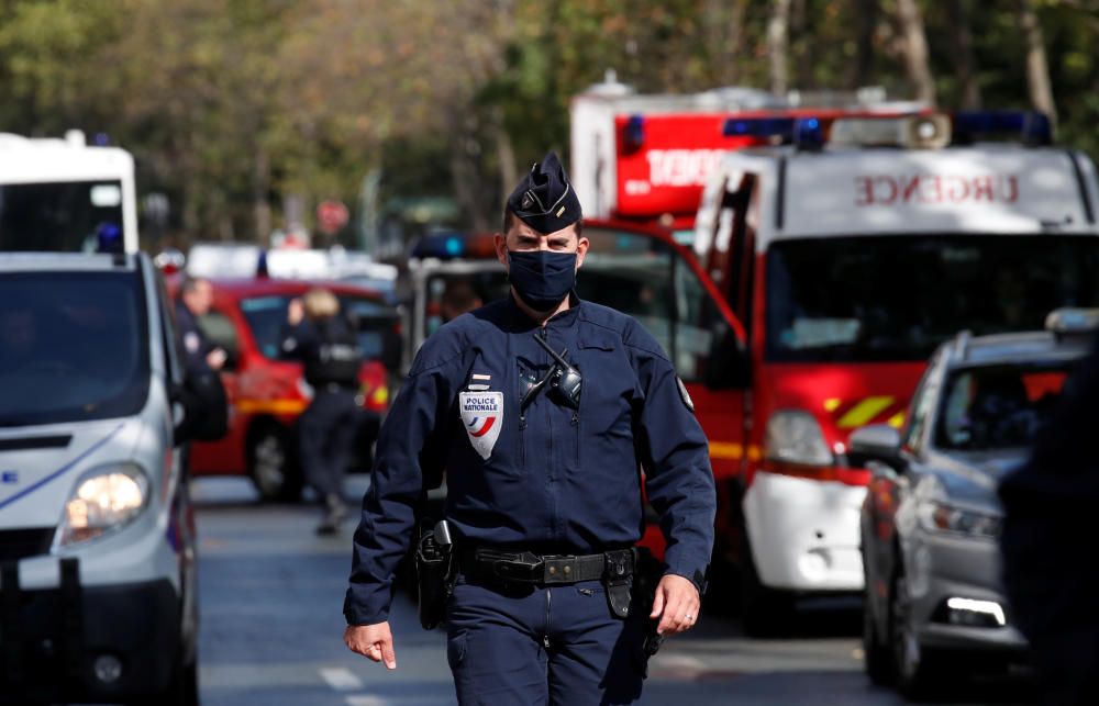 Cuatro heridos por arma blanca en París.