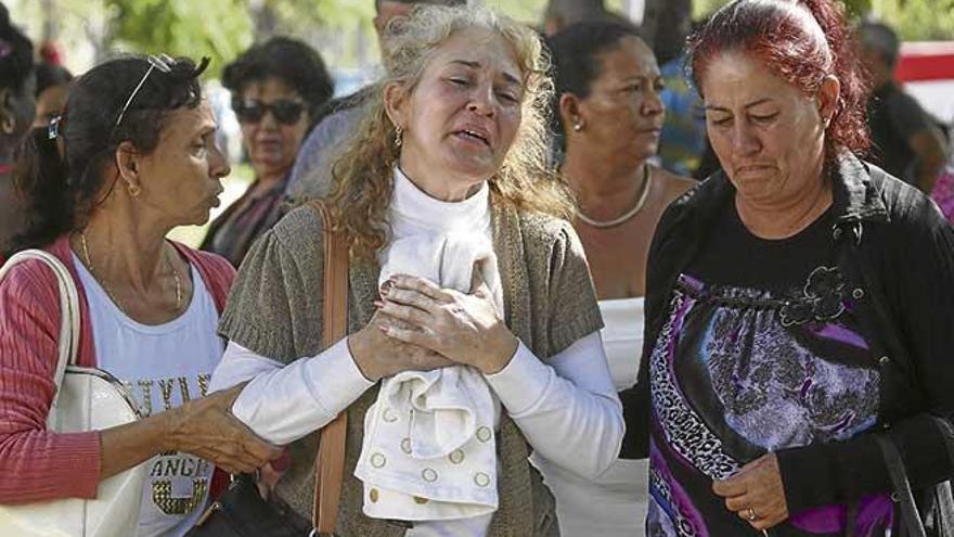 Familiares de los pasajeros fallecidos tras el accidente de avión en Cuba, consternados por el suceso.