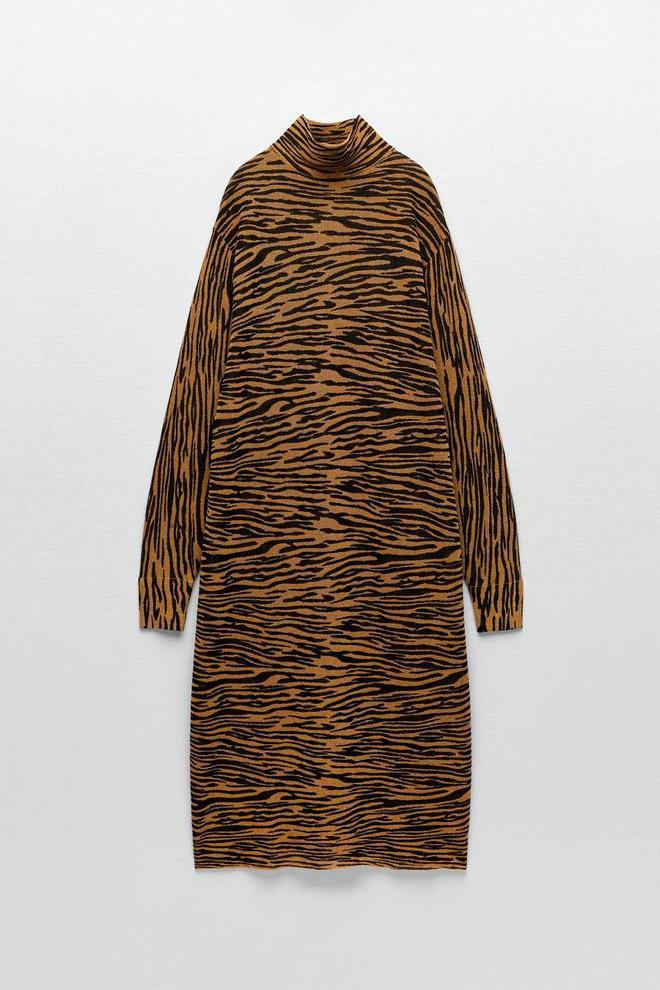 Vestido midi estampado 'animal print' de Zara