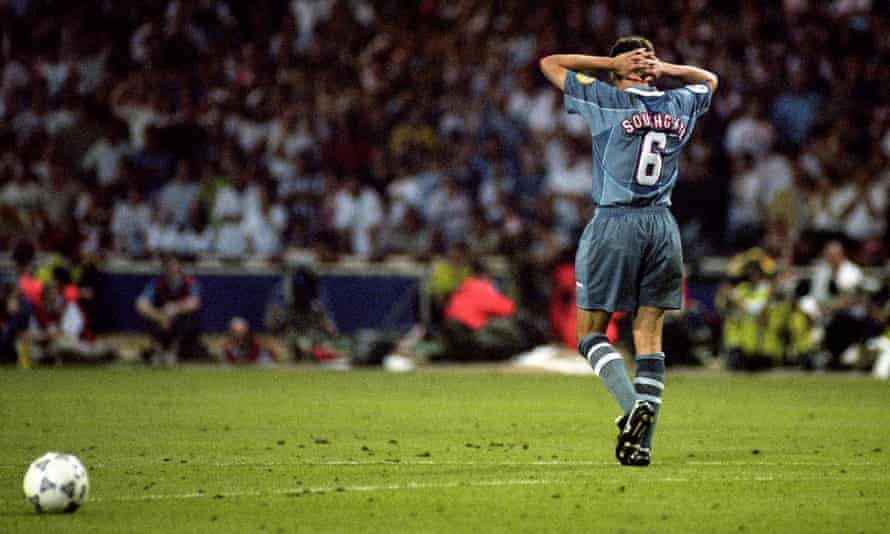 Southgate falló el penalti que eliminó a Inglaterra en las semifinales de la Euro'96, en la que eran anfitriones