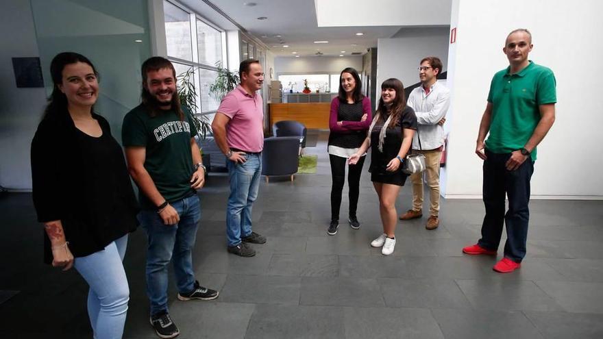 Laura Fernández González, Daniel Galán, Manuel Martínez Morilla, Laura Megido, Nuria María Pérez, Miguel Varela y Gabriel Bonet, en la sede de la Fundación ITMA.