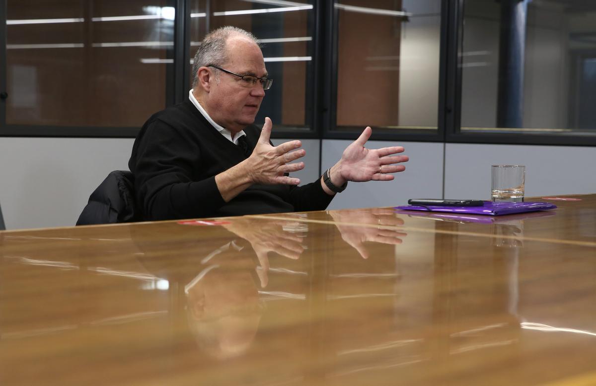 El doctor Antoni Trilla en la redacción de EL PERIÓDICO.