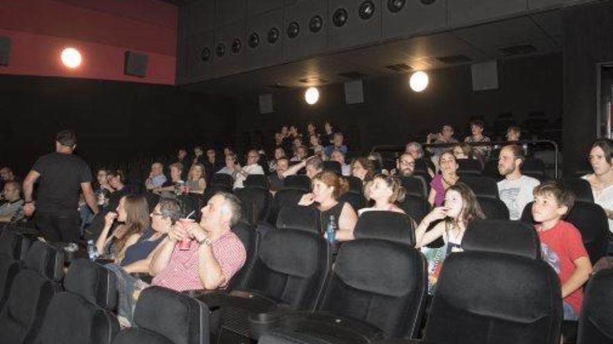 El TC creu «desproporcionat» doblar al català el 50 % dels films