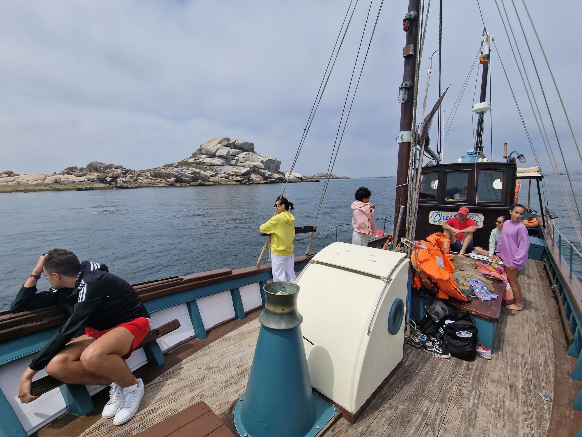 De visita en las Islas Atlánticas de Galicia a bordo del aula flotante "Chasula".