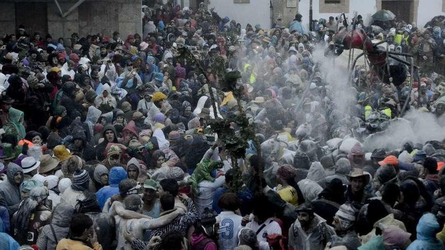 La Praza da Picota repleta durante las hormigas y la bajada de la &#039;Morena&#039;. // Brais Lorenzo