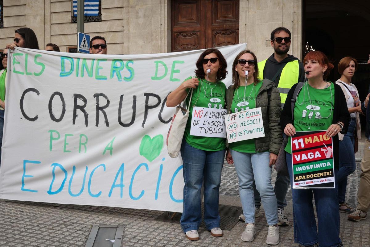 Imágenes de la concentración en Alcoy de la huelga educativa