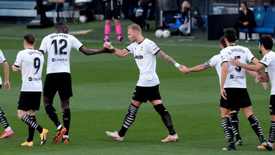 El Valencia se va del campo ante el Cádiz por posibles insultos racistas a Diakhaby