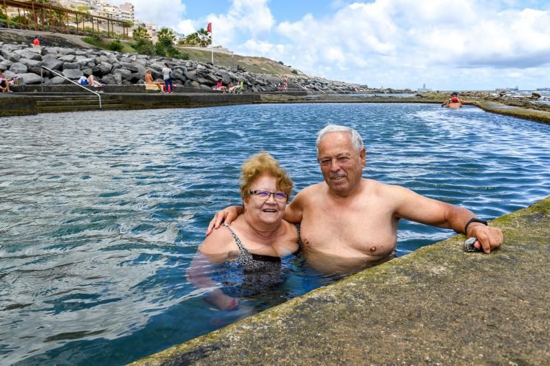 08-06-20   LAS PALMAS DE GRAN CANARIA. CIUDAD Y PISCINAS DE LA LAJA. Reportaje afluencia a la Biblioteca Estatal y a las piscinas de La Laja .  Fotos: Juan Castro.  | 08/06/2020 | Fotógrafo: Juan Carlos Castro