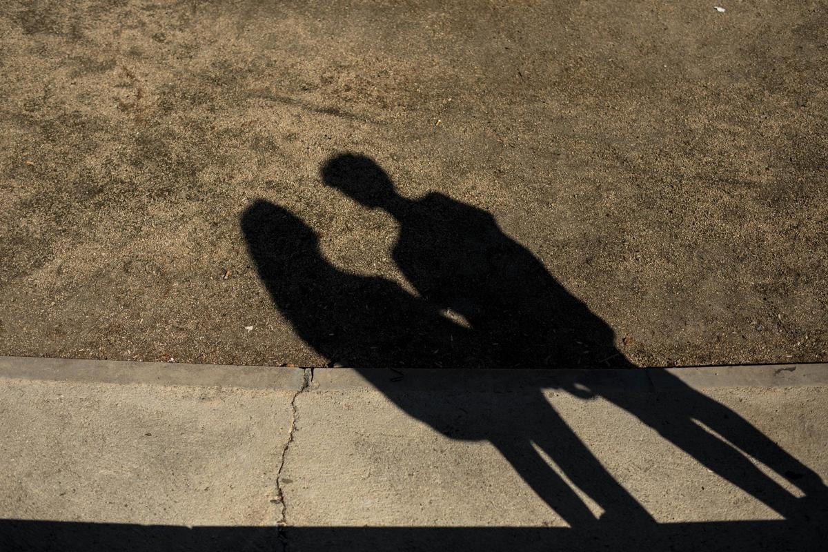 La cultura popular está plagada de novelas, películas y canciones que romantizan, erotizan y normalizan las relaciones sexuales entre adultos y menores de edad.