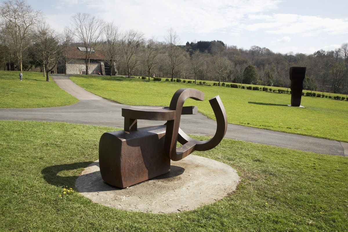 Escultura de Chillida en el Chillida Leku