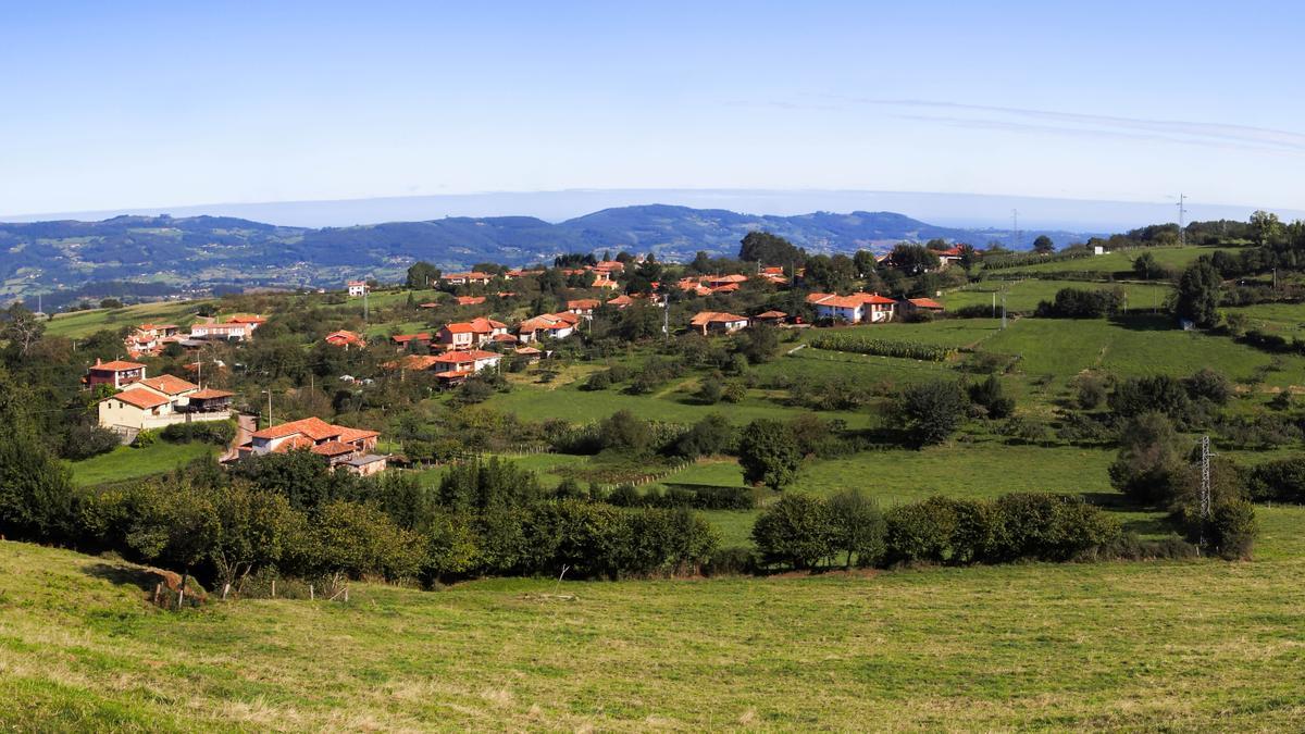 Vista panorámica del pueblo de Poreñu, en Villaviciosa