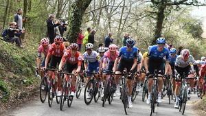 segea52755433 the pack climbs during the 227 km   5th stage of the 78th pa200313101822