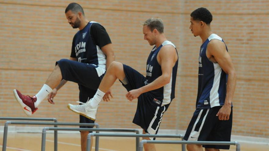 Faverani, Brad Oleson y Ovie Soko, en el entrenamiento de esta mañana