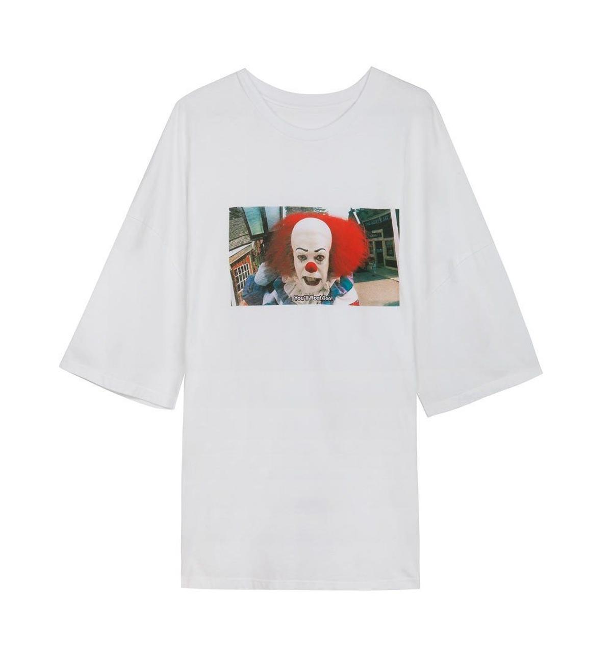 Camiseta blanca de 'It' de Bershka. (Precio: 14, 99 euros)