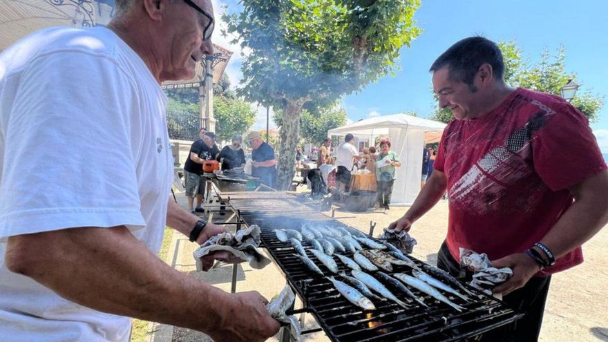 Animada «sardiñada de verán» de la cofradía de la Misericordia