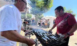 Animada «sardiñada de verán» de la cofradía de la Misericordia