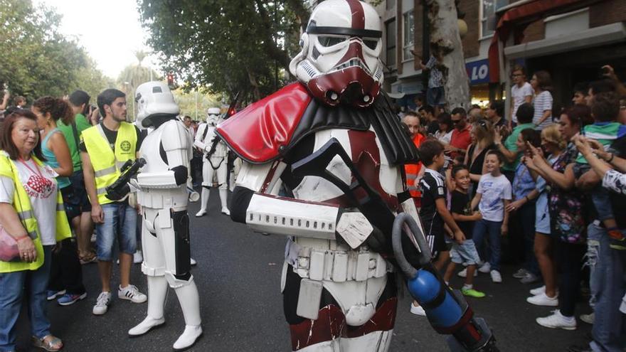 Las tropas de Star Wars y los voluntarios de Cruz Roja, juntos en el Día de la Banderita