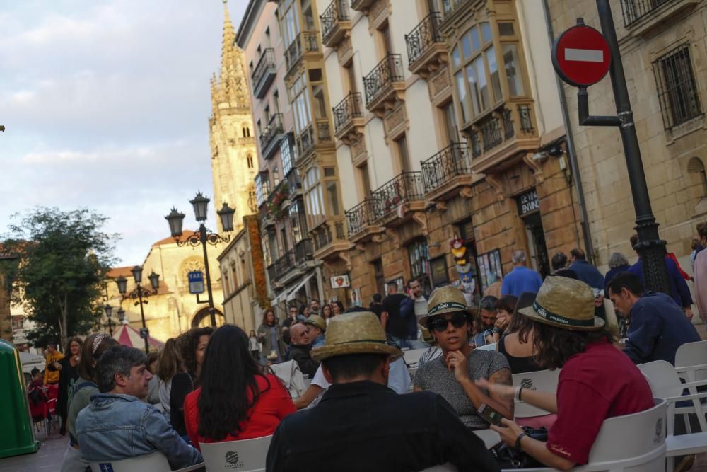 Ambiente en las fiestas de San Mateo en Oviedo