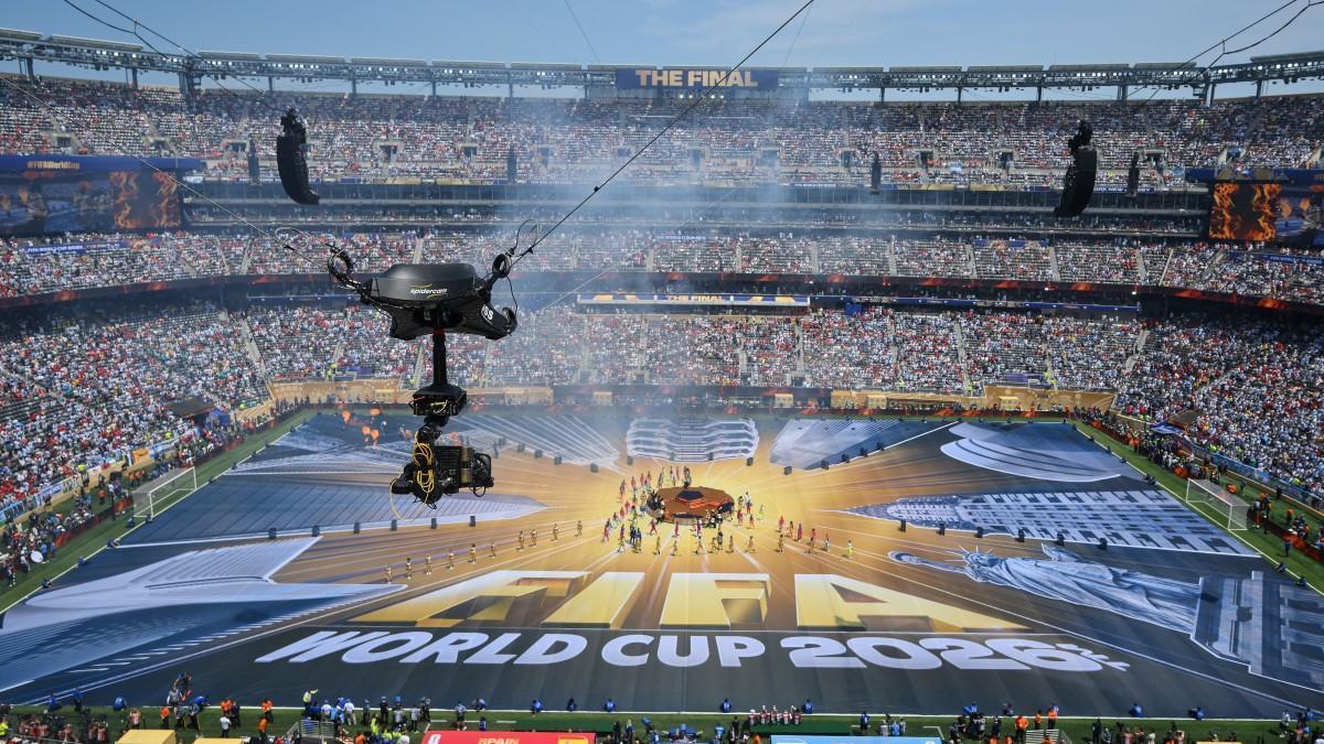 Un espectáculo de drones con motivo del Mundial ilumina el horizonte de Manhattan