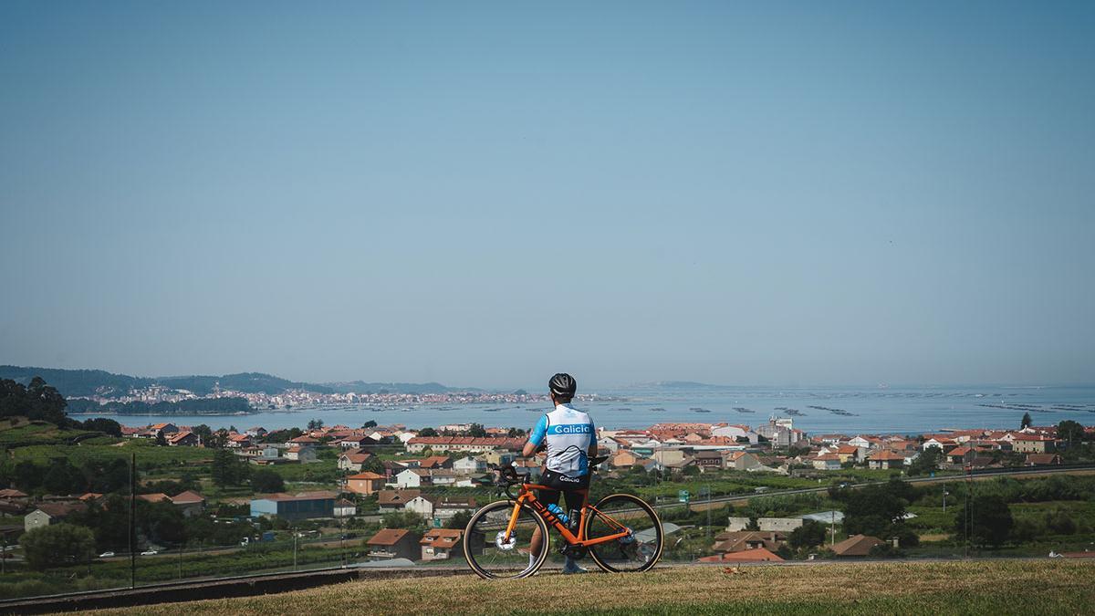 Una de las imágenes promocionales en la ruta que apadrina el presidente de la Federación Gallega de Ciclismo.