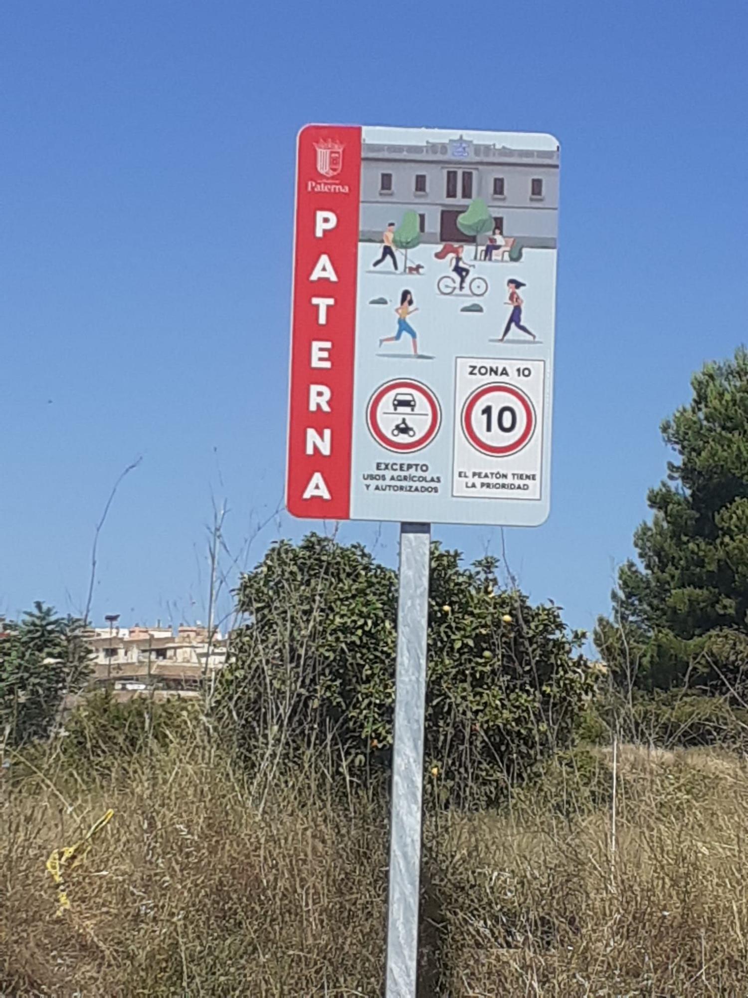 Cartel colocado desde la remodelación del camino.