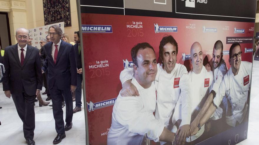 Francisco de la Torre, y el presidente de la Agencia Efe, José Antonio Vera, en la exposición .