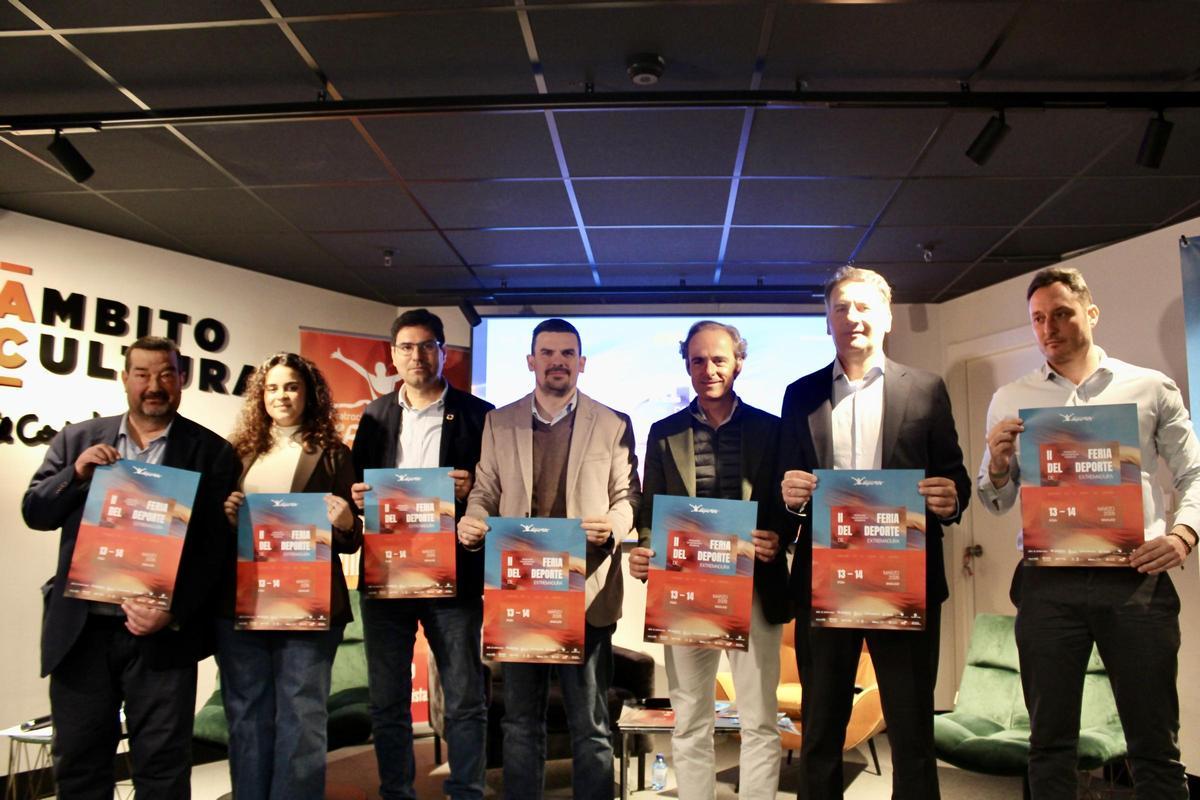 Representantes institucionales y patrocinadores durante la presentación de la feria.